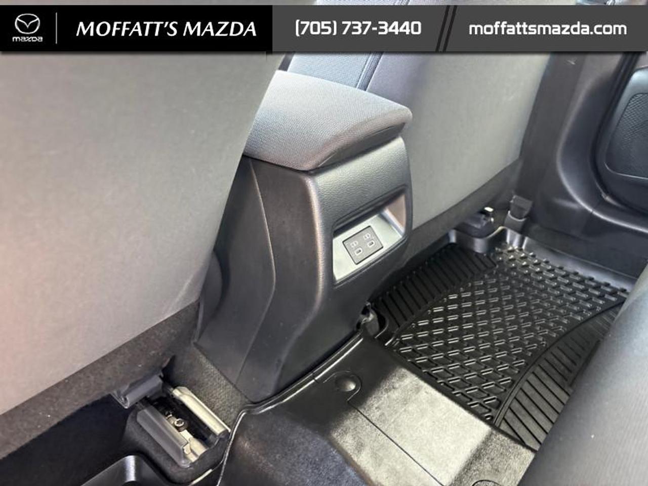 2024 Toyota Corolla LE Photo