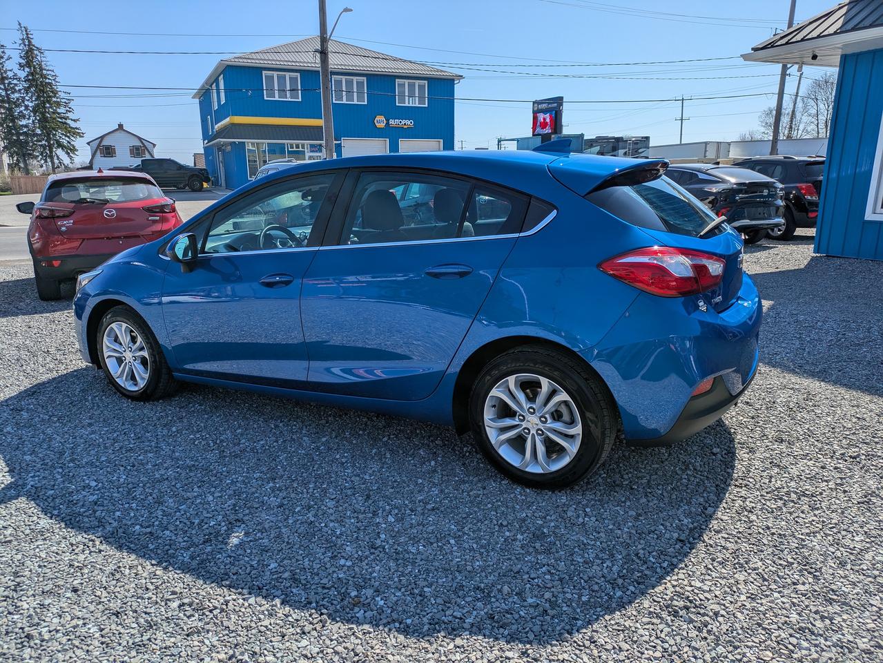 2019 Chevrolet Cruze 4dr Hb Lt Photo2