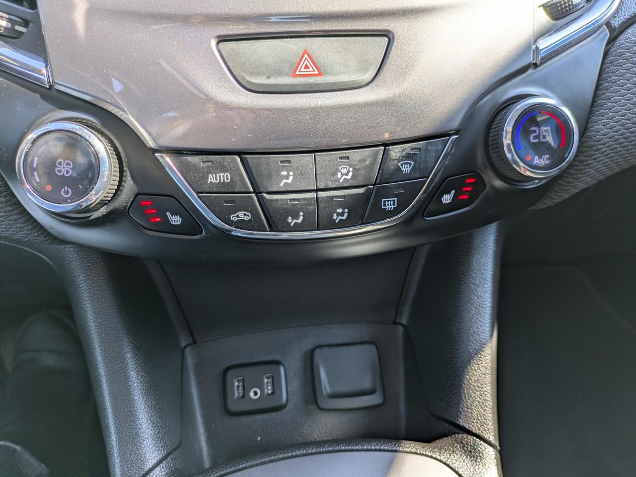 2019 Chevrolet Cruze 4dr Hb Lt Photo