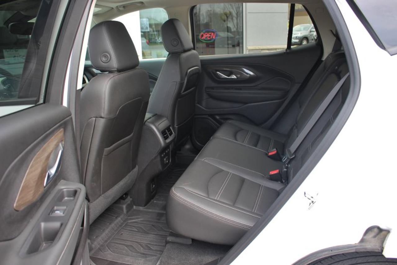 2024 GMC Terrain Denali*AWD*Heated Leather*Moon Roof*CarPlay Photo
