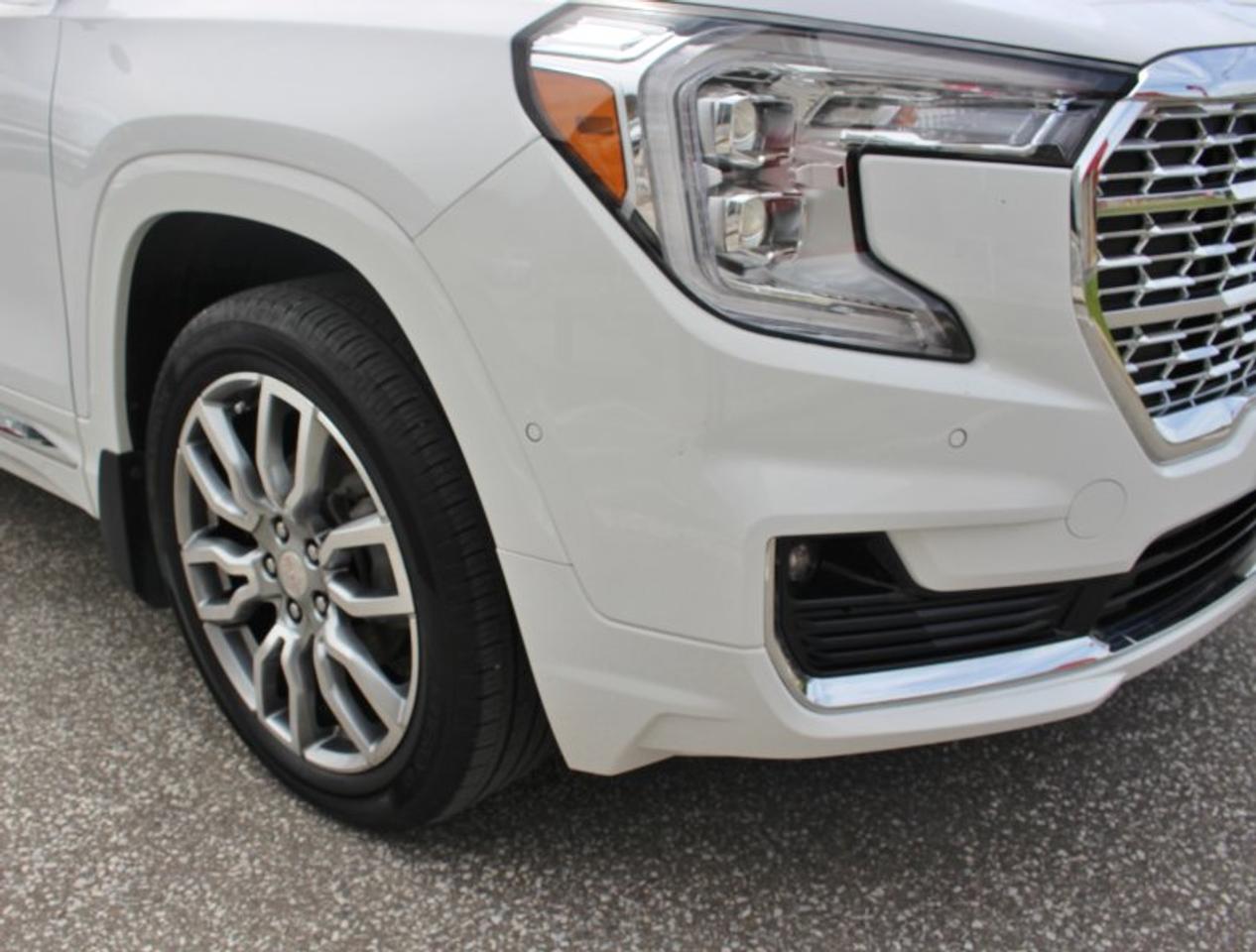 2024 GMC Terrain Denali*AWD*Heated Leather*Moon Roof*CarPlay Photo4