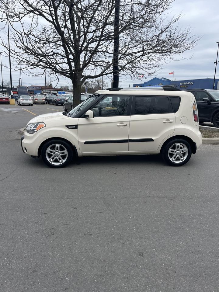 2011 Kia Soul ONLY  133,000 KMS Photo