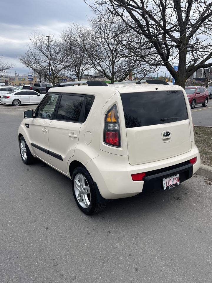 2011 Kia Soul ONLY  133,000 KMS Photo