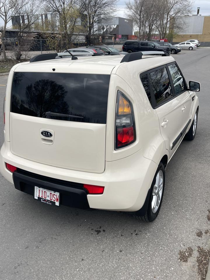2011 Kia Soul ONLY  133,000 KMS Photo