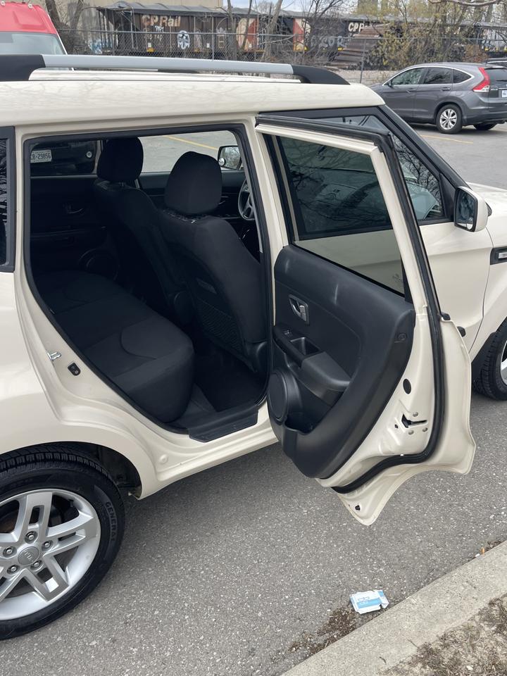 2011 Kia Soul ONLY  133,000 KMS Photo
