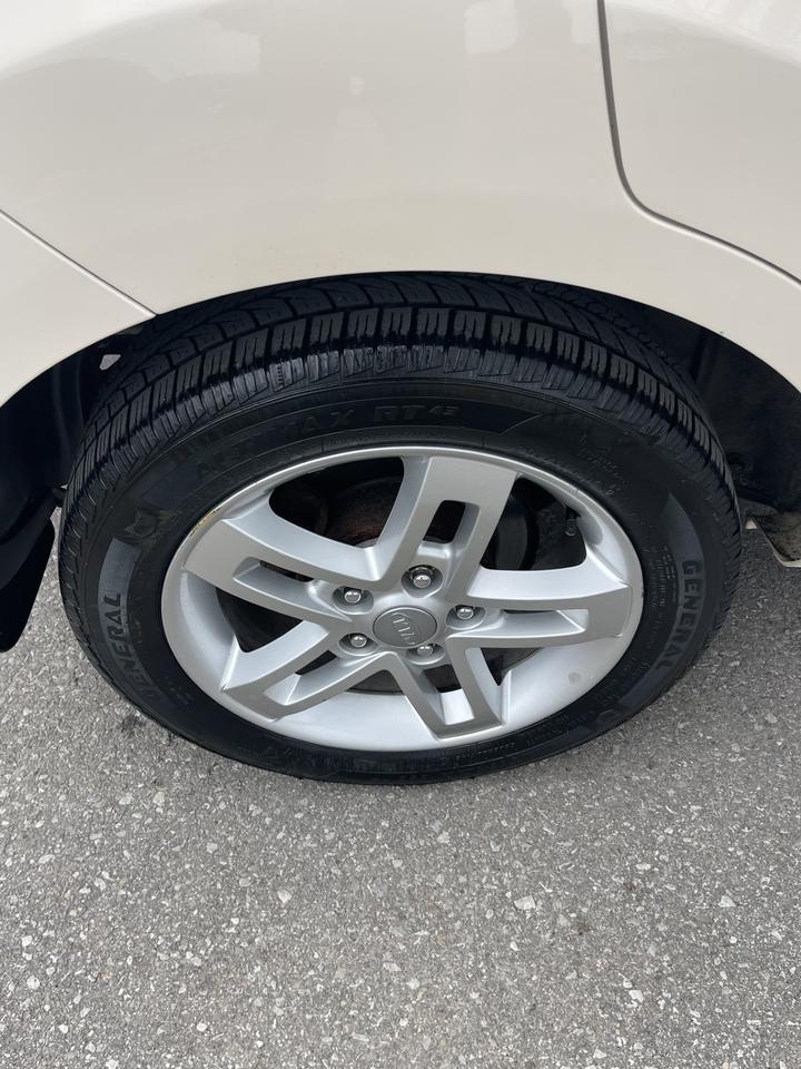 2011 Kia Soul ONLY  133,000 KMS Photo