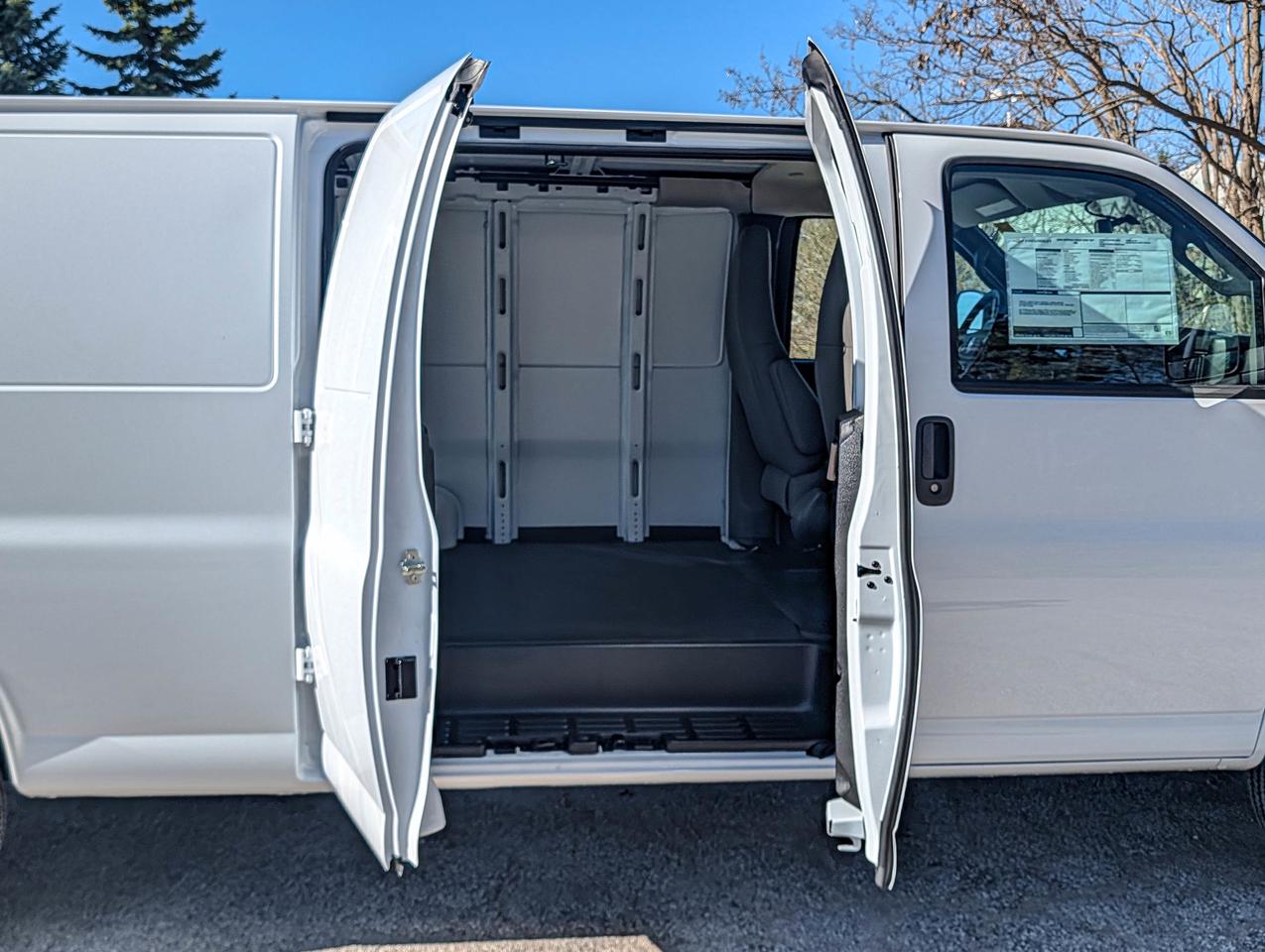 2026 Chevrolet Express Cargo Van  Photo
