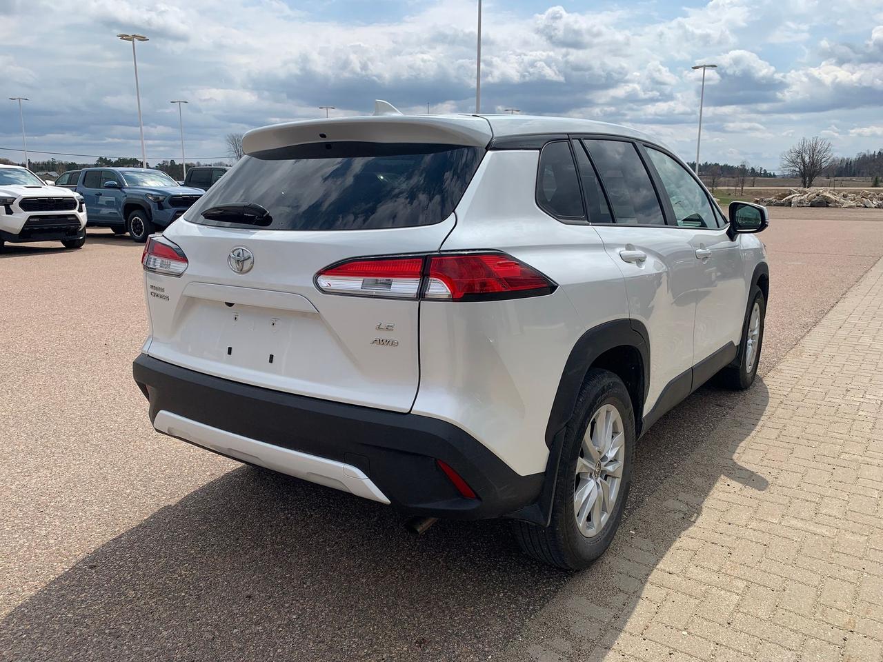 2022 Toyota Corolla Cross LE Photo