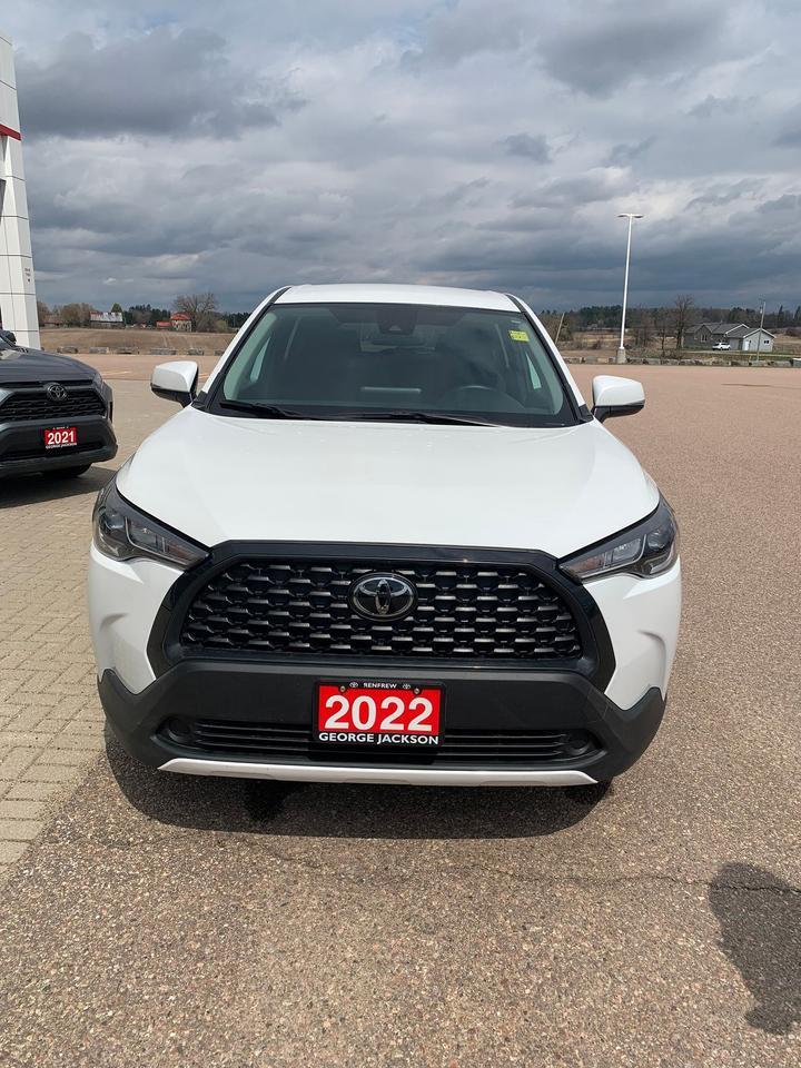 2022 Toyota Corolla Cross LE Photo