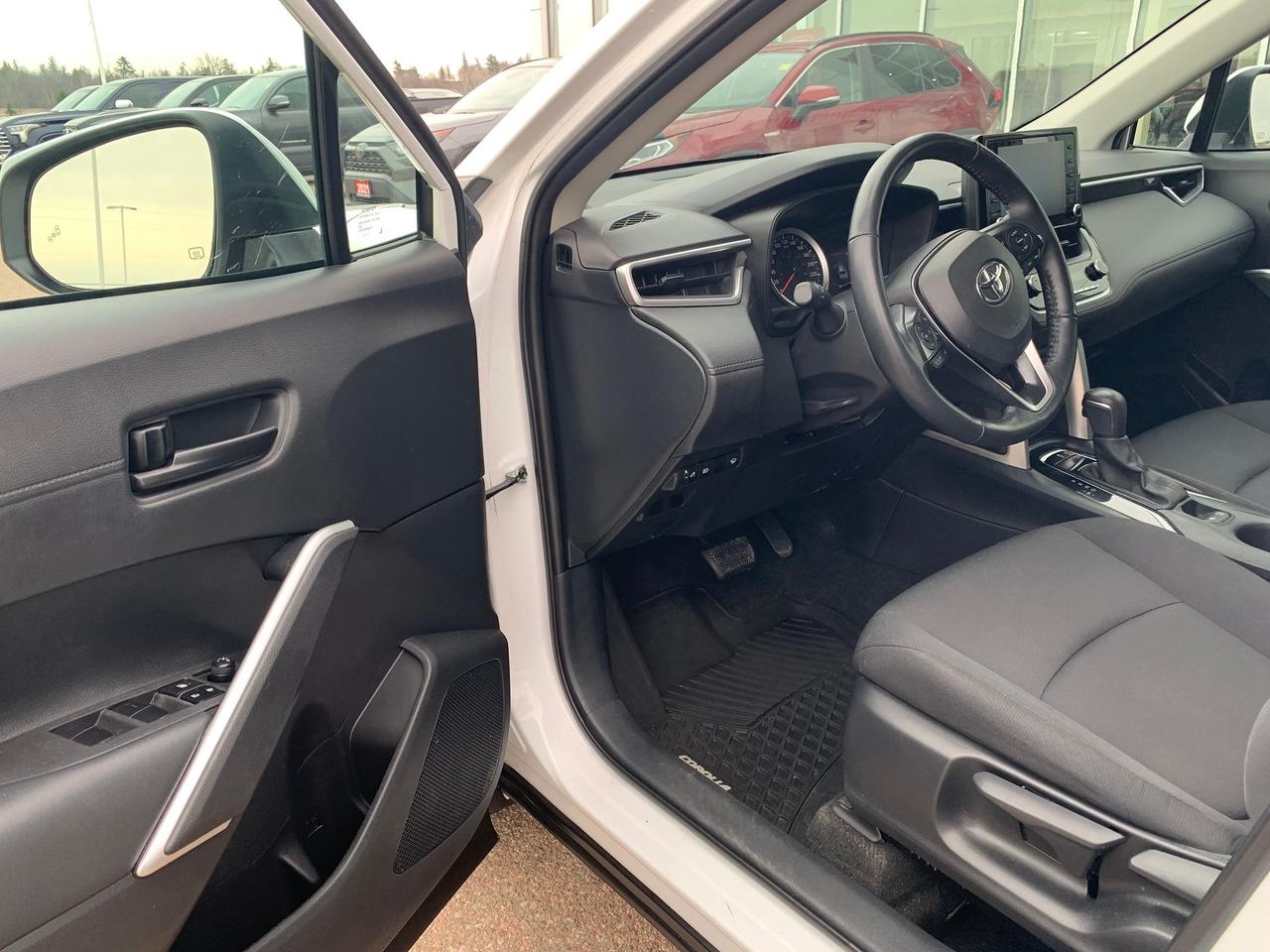 2022 Toyota Corolla Cross LE Photo