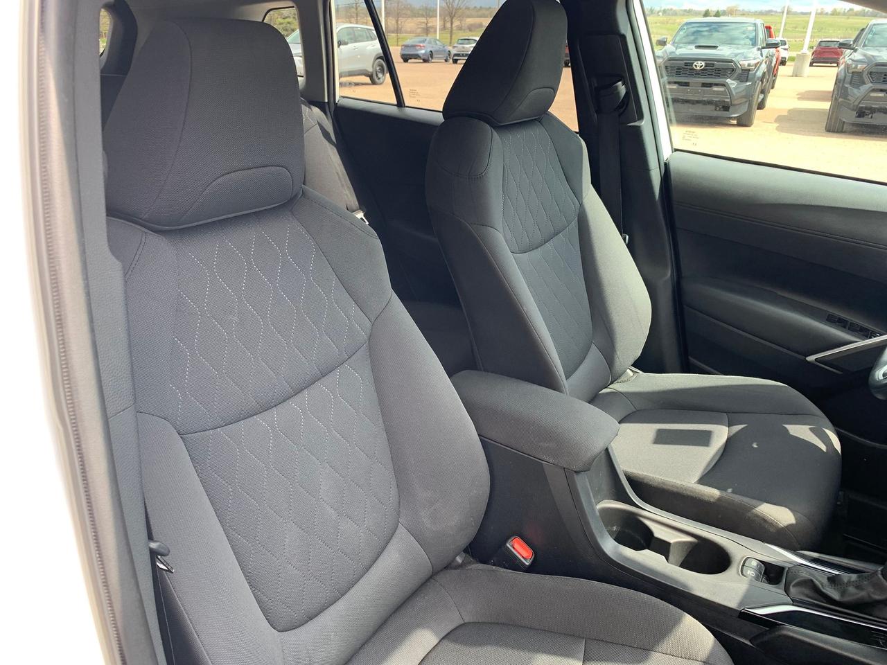 2022 Toyota Corolla Cross LE Photo