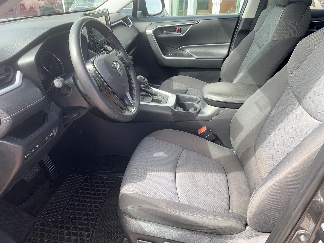 2020 Toyota RAV4 XLE Photo
