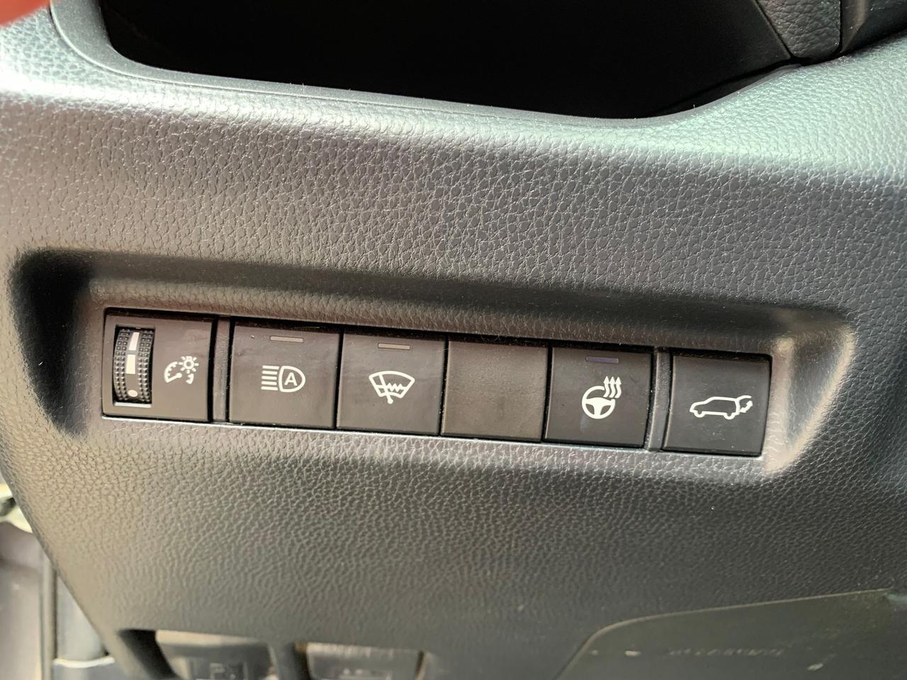 2020 Toyota RAV4 XLE Photo
