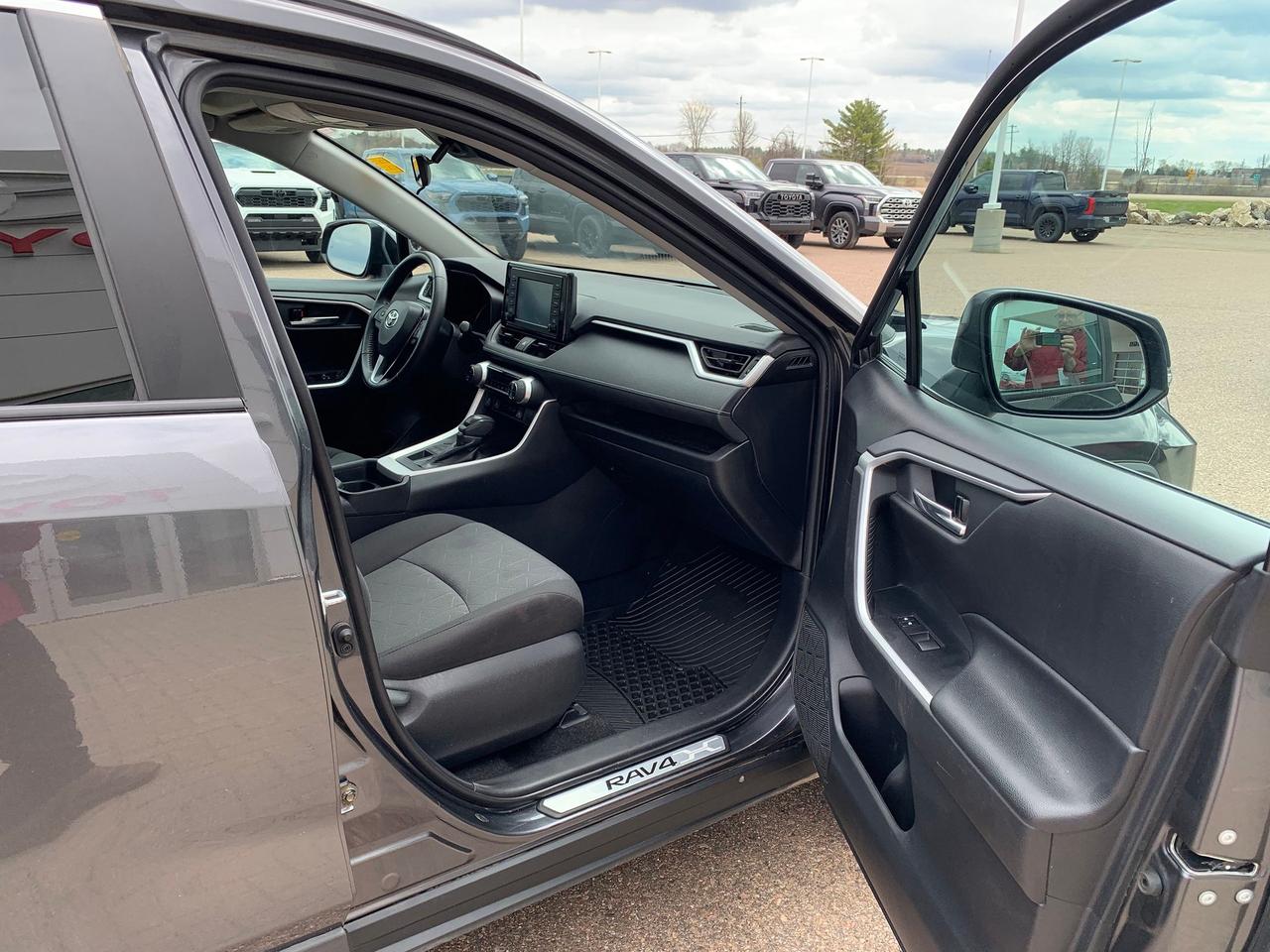 2020 Toyota RAV4 XLE Photo