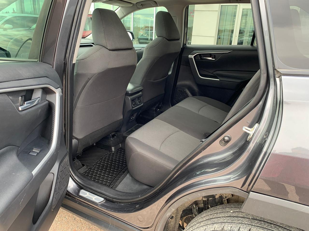 2020 Toyota RAV4 XLE Photo