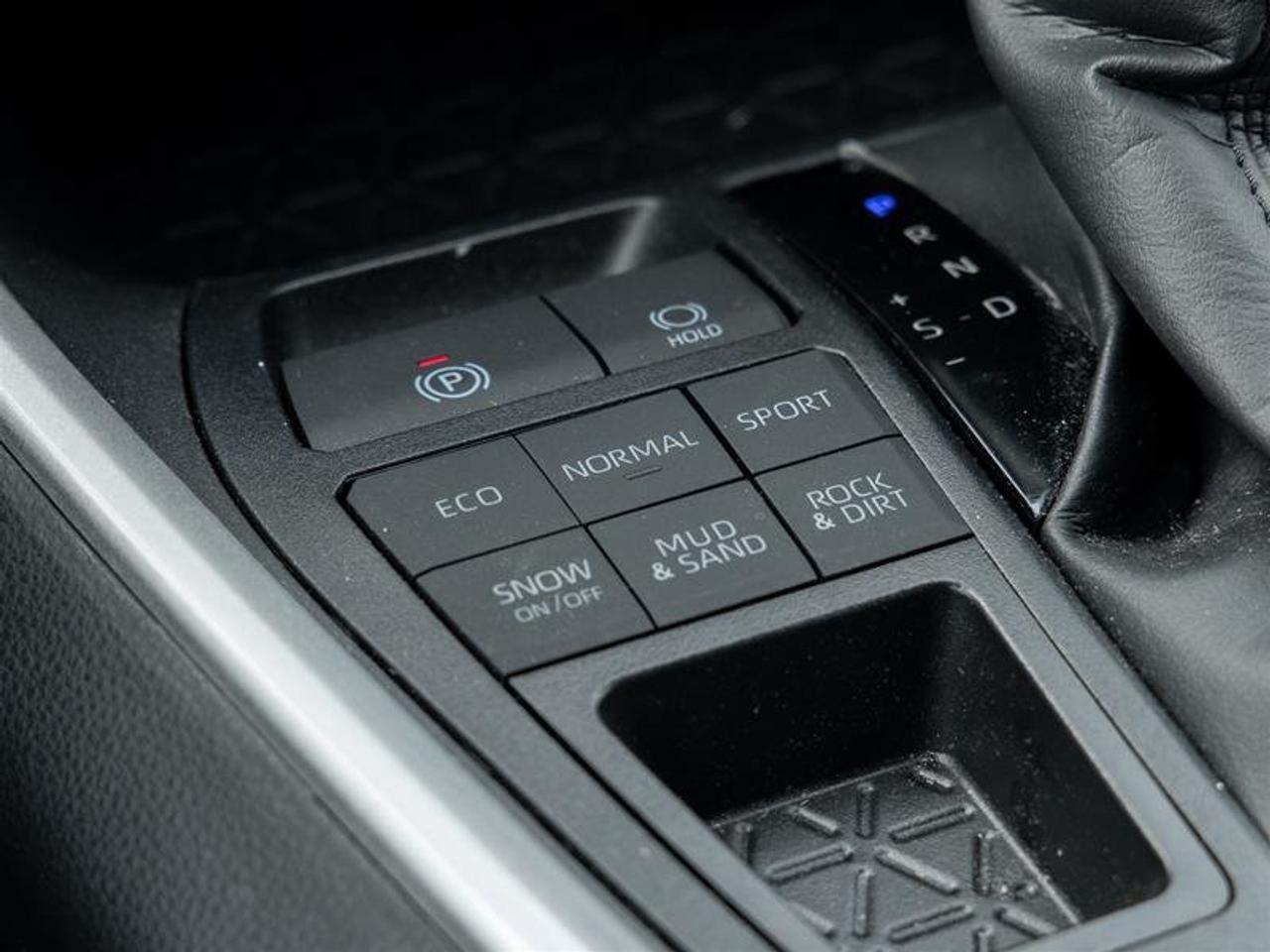 2025 Toyota RAV4 LE AWD Heated Seats| Apple Carplay| Backup Cam| LE| AWD Photo