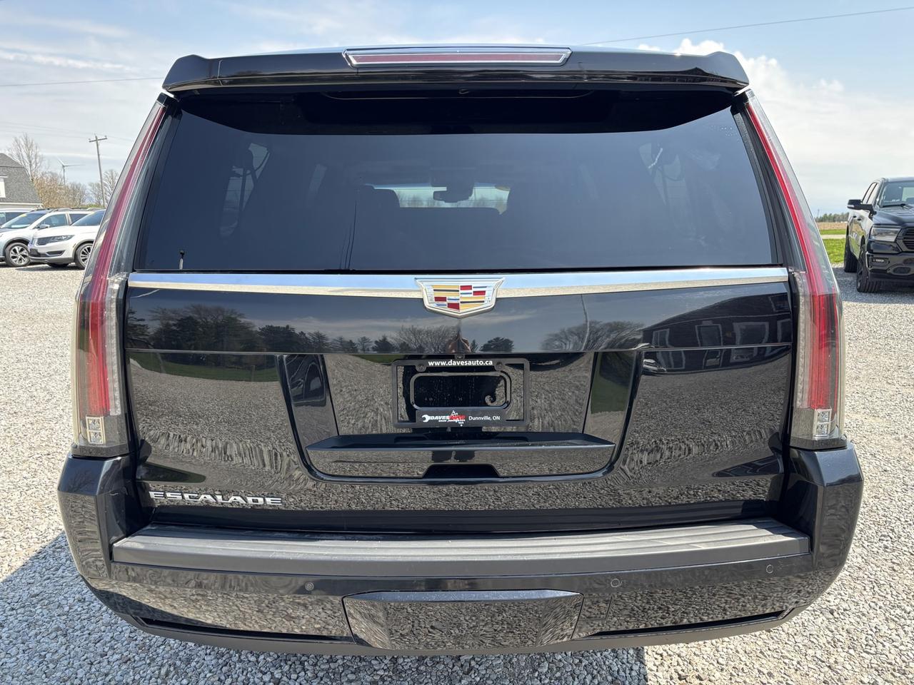 2016 Cadillac Escalade ESV Luxury 4WD ~CLEAN CARFAX~SERVICE RECORDS INCLUDED~ Photo3