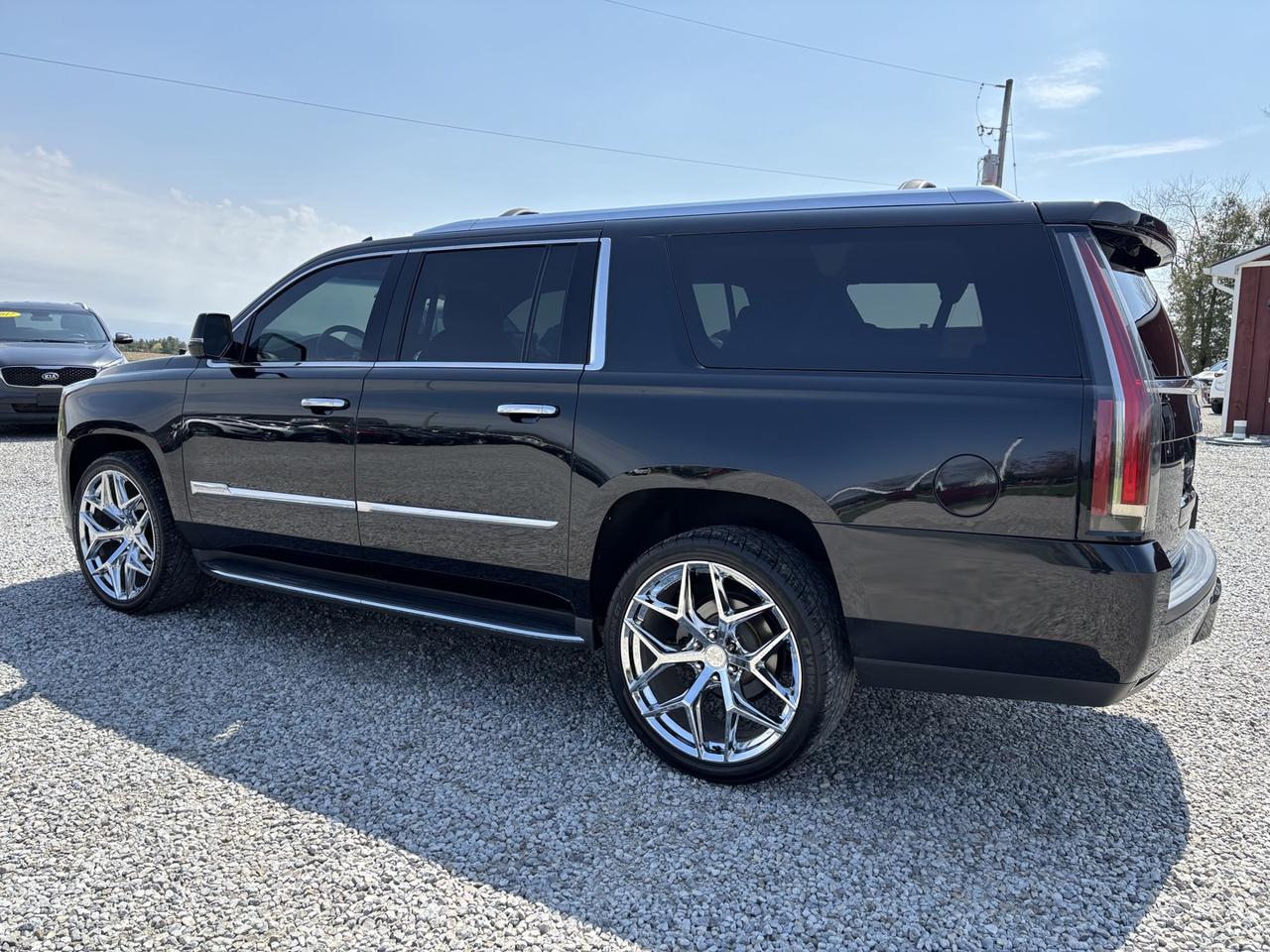 2016 Cadillac Escalade ESV Luxury 4WD ~CLEAN CARFAX~SERVICE RECORDS INCLUDED~ Photo2