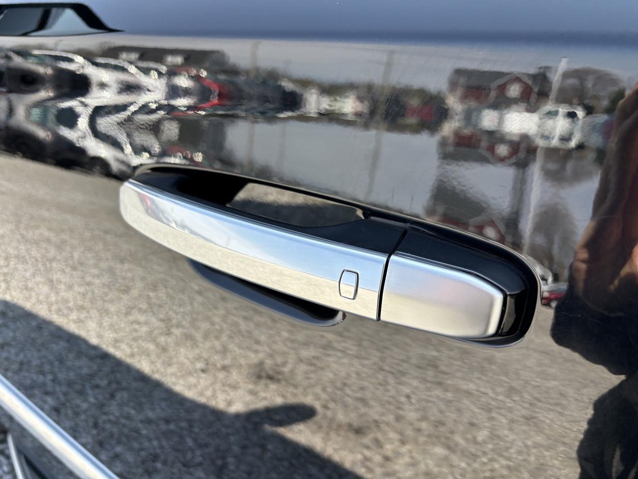 2016 Cadillac Escalade ESV Luxury 4WD ~CLEAN CARFAX~SERVICE RECORDS INCLUDED~ Photo