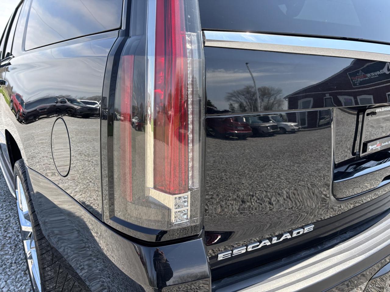 2016 Cadillac Escalade ESV Luxury 4WD ~CLEAN CARFAX~SERVICE RECORDS INCLUDED~ Photo