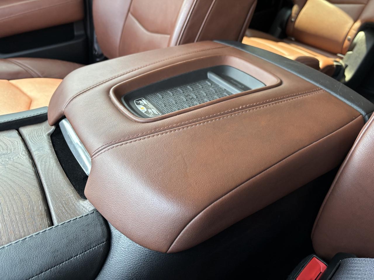 2016 Cadillac Escalade ESV Luxury 4WD ~CLEAN CARFAX~SERVICE RECORDS INCLUDED~ Photo