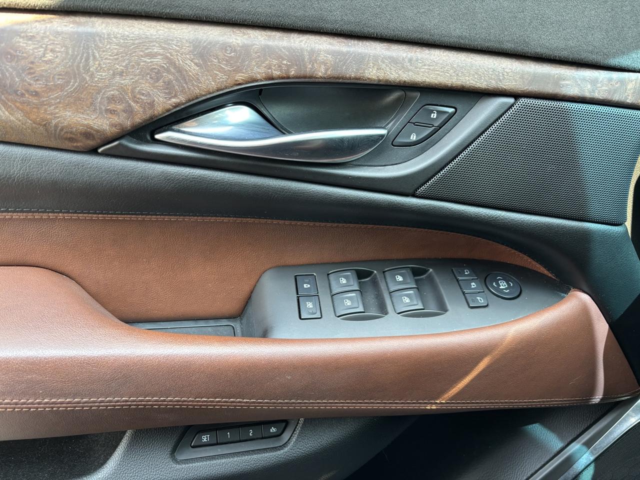 2016 Cadillac Escalade ESV Luxury 4WD ~CLEAN CARFAX~SERVICE RECORDS INCLUDED~ Photo