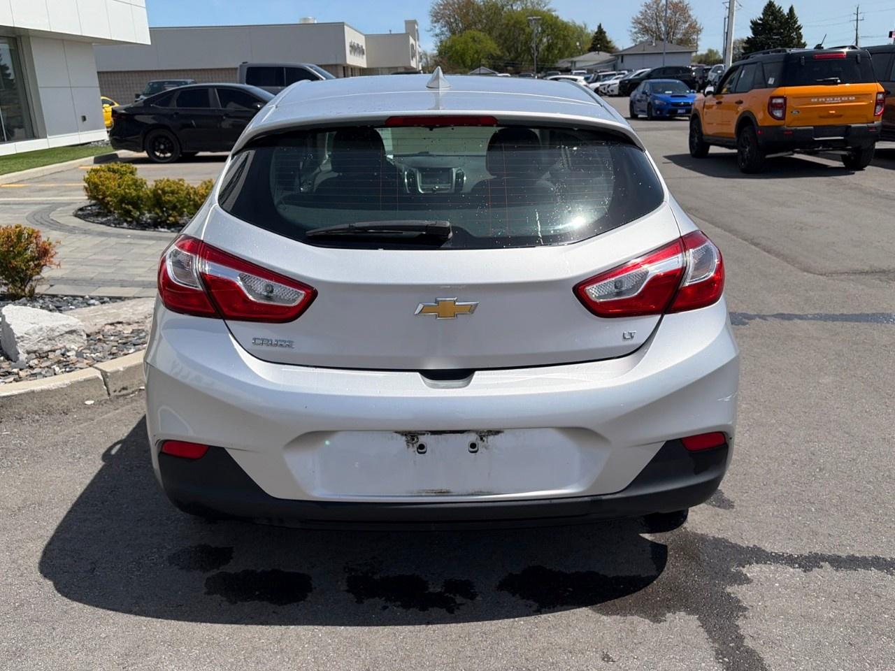 2017 Chevrolet Cruze Hatchback LT (Automatic) Photo3