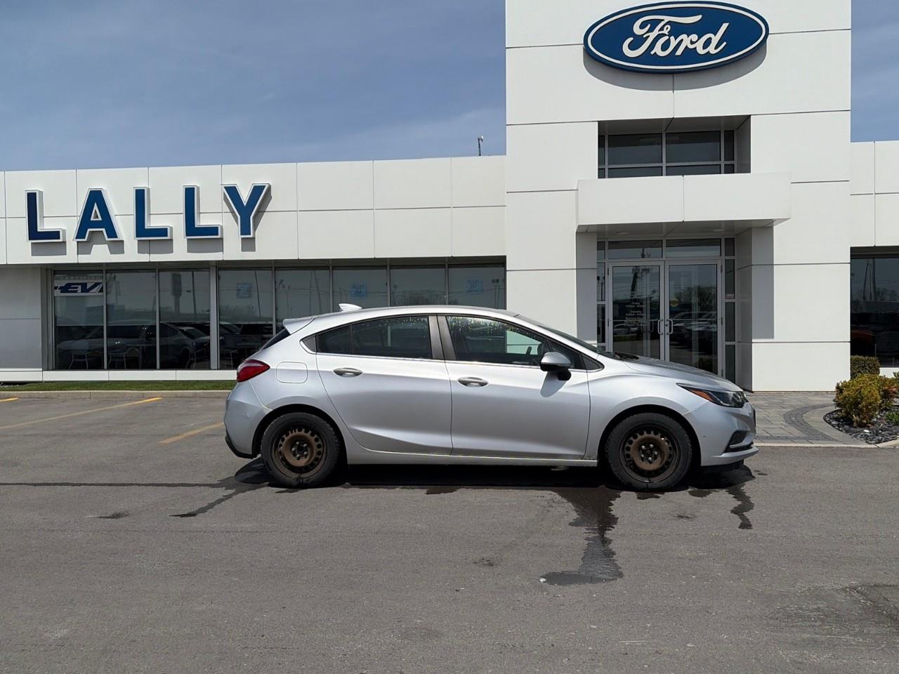 2017 Chevrolet Cruze Hatchback LT (Automatic) Photo
