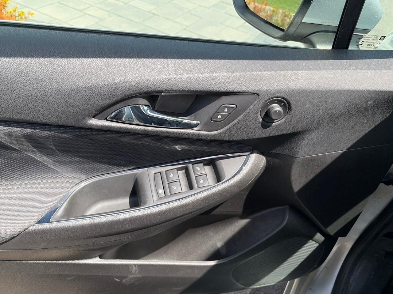 2017 Chevrolet Cruze Hatchback LT (Automatic) Photo