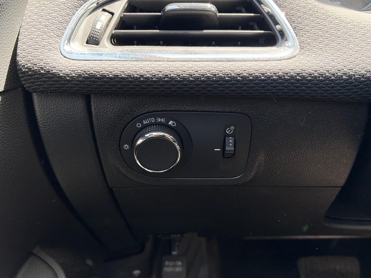 2017 Chevrolet Cruze Hatchback LT (Automatic) Photo