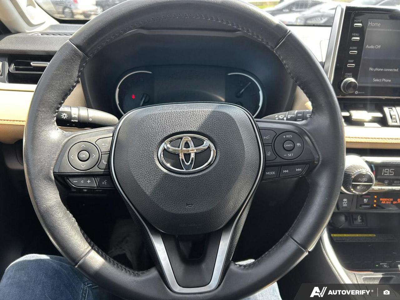 2019 Toyota RAV4 LIMITED / AWD / LEATHER / ROOF / NAV / JBL SOUND Photo