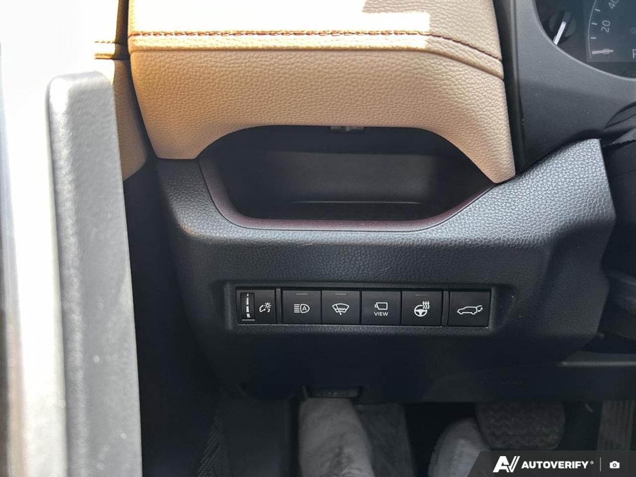 2019 Toyota RAV4 LIMITED / AWD / LEATHER / ROOF / NAV / JBL SOUND Photo