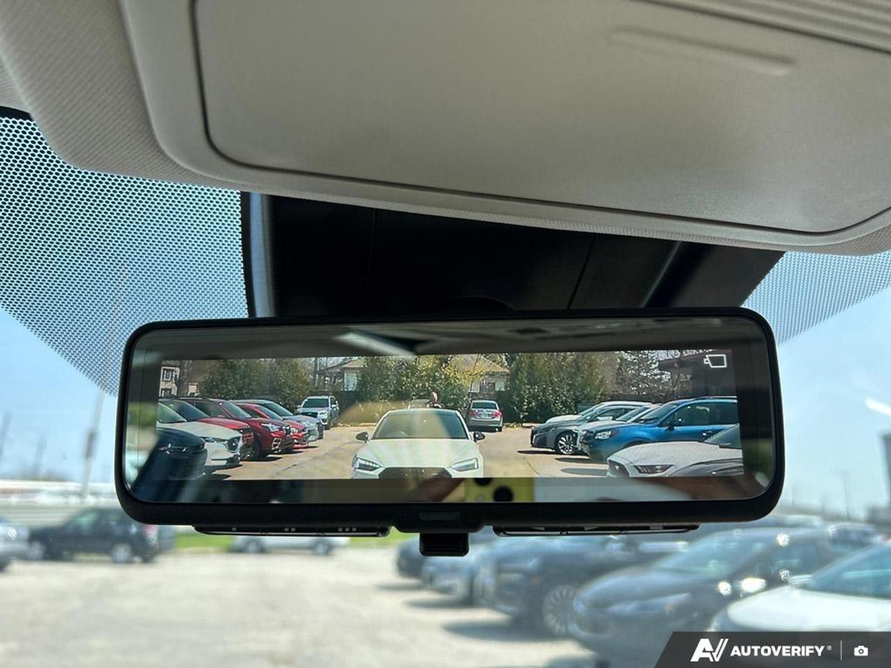 2019 Toyota RAV4 LIMITED / AWD / LEATHER / ROOF / NAV / JBL SOUND Photo