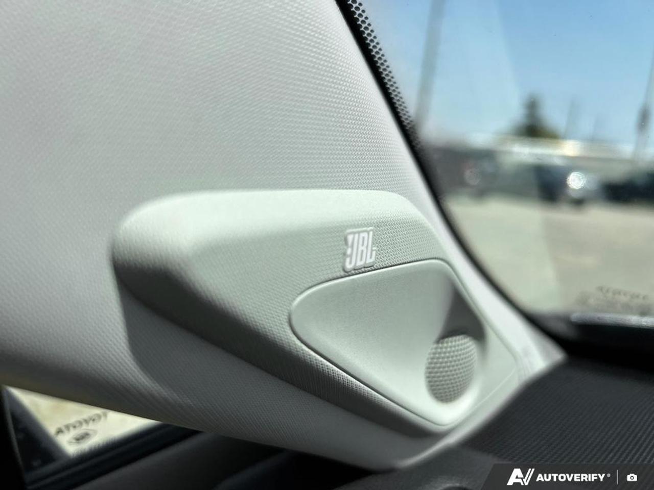 2019 Toyota RAV4 LIMITED / AWD / LEATHER / ROOF / NAV / JBL SOUND Photo