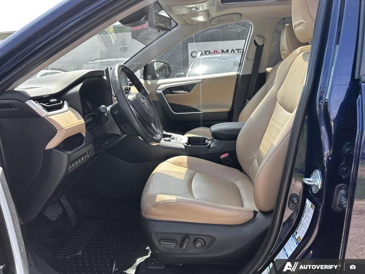 2019 Toyota RAV4 LIMITED / AWD / LEATHER / ROOF / NAV / JBL SOUND Photo