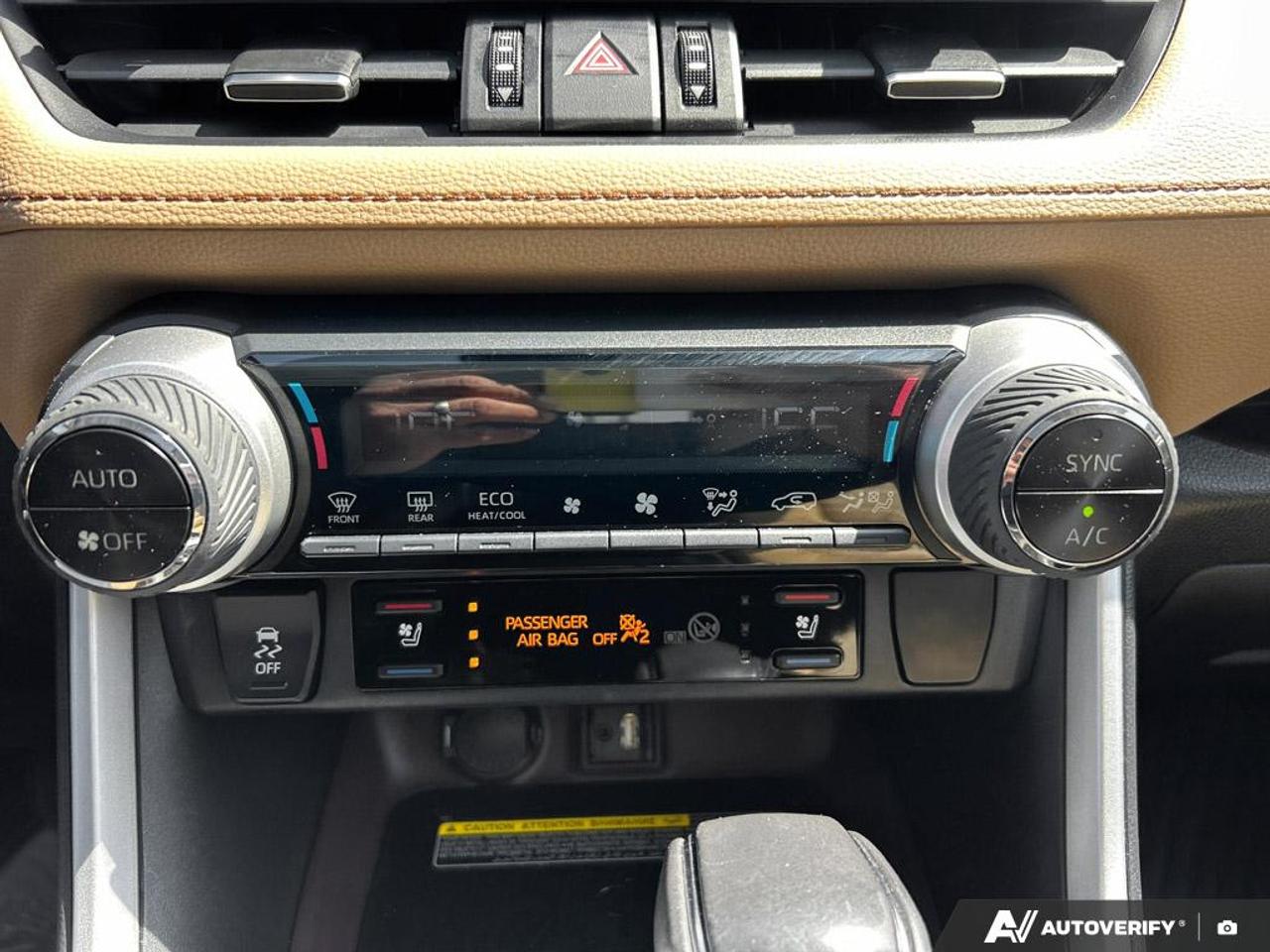 2019 Toyota RAV4 LIMITED / AWD / LEATHER / ROOF / NAV / JBL SOUND Photo