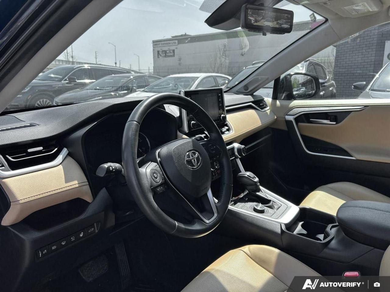 2019 Toyota RAV4 LIMITED / AWD / LEATHER / ROOF / NAV / JBL SOUND Photo
