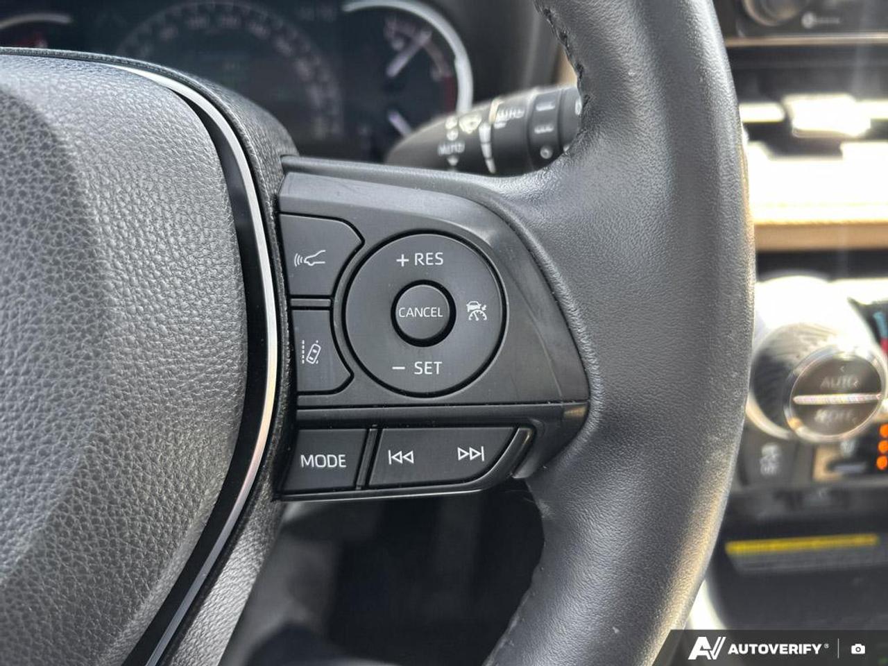 2019 Toyota RAV4 LIMITED / AWD / LEATHER / ROOF / NAV / JBL SOUND Photo