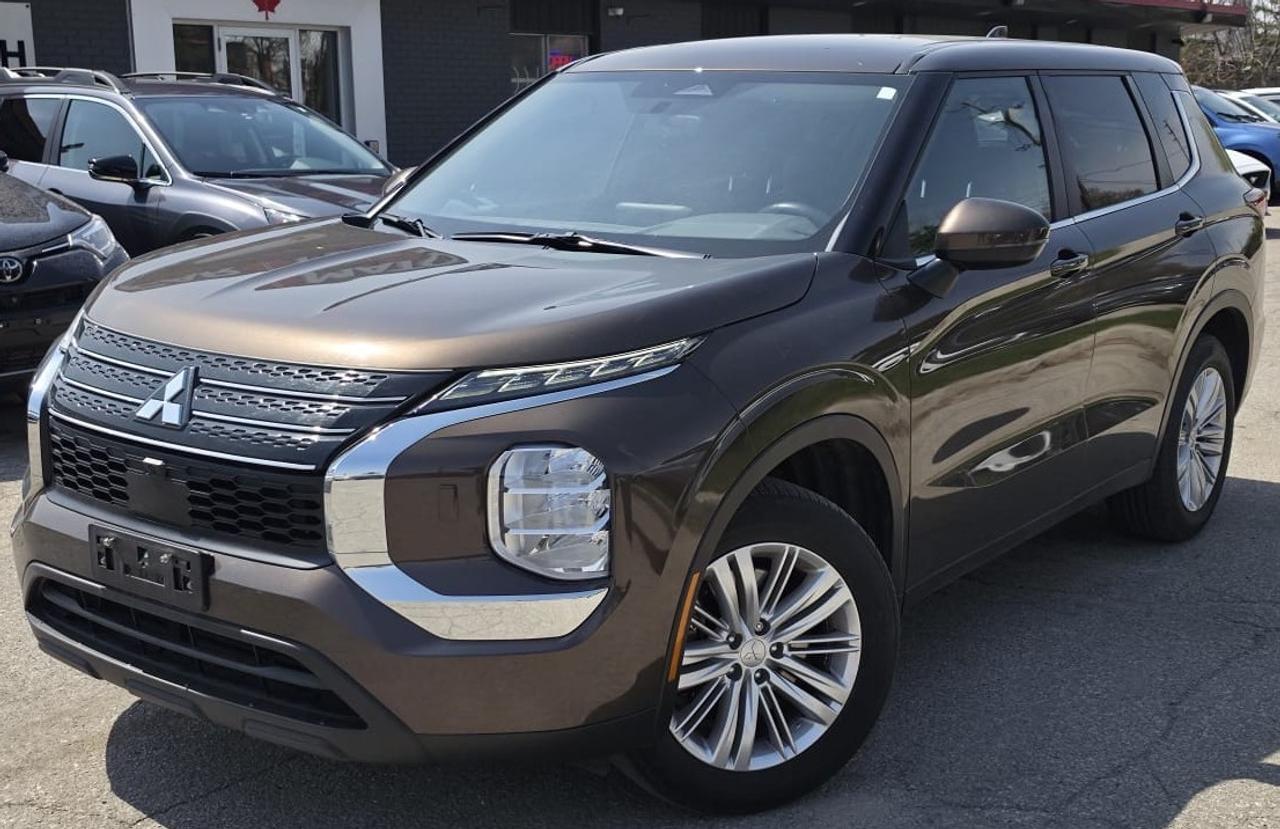 2024 Mitsubishi Outlander ES / NO ACCIDENTS / ONE OWNER / HTD SEATS / AWD - Photo #1