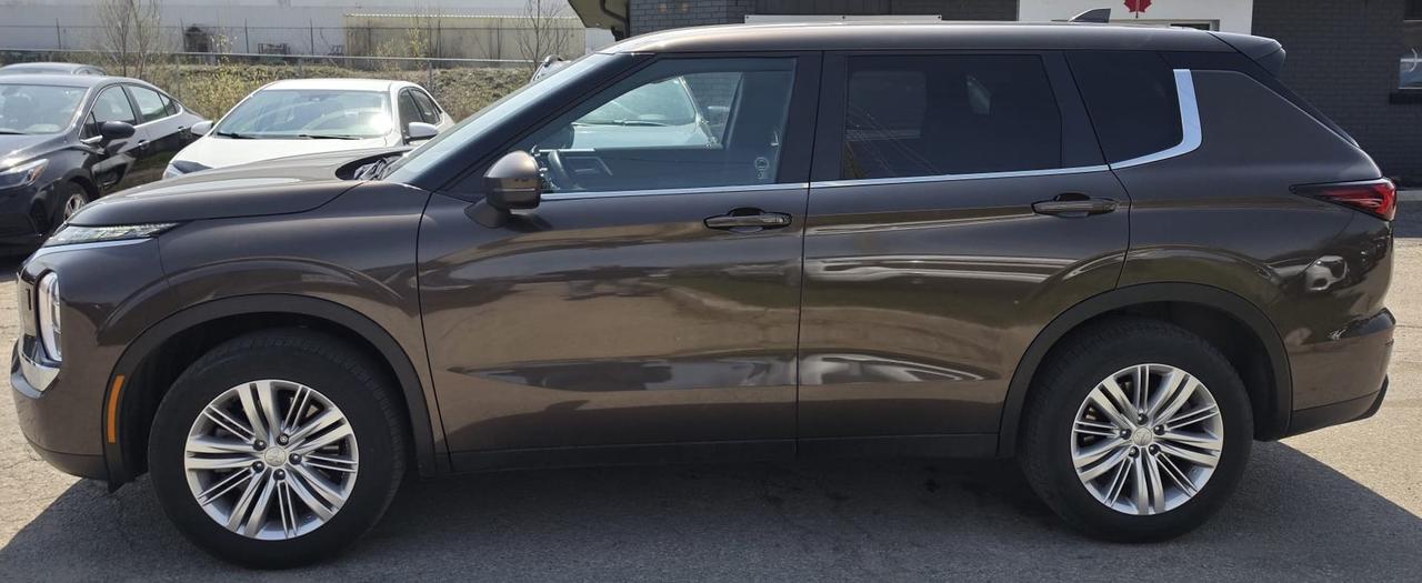 2024 Mitsubishi Outlander ES / NO ACCIDENTS / ONE OWNER / HTD SEATS / AWD Photo