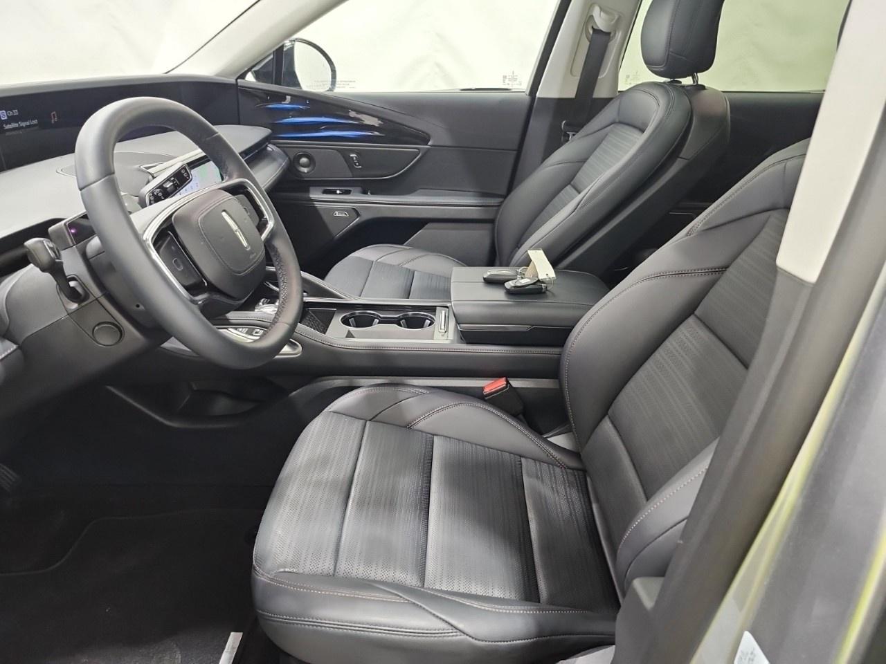 2026 Lincoln Nautilus Reserve AWD Photo3