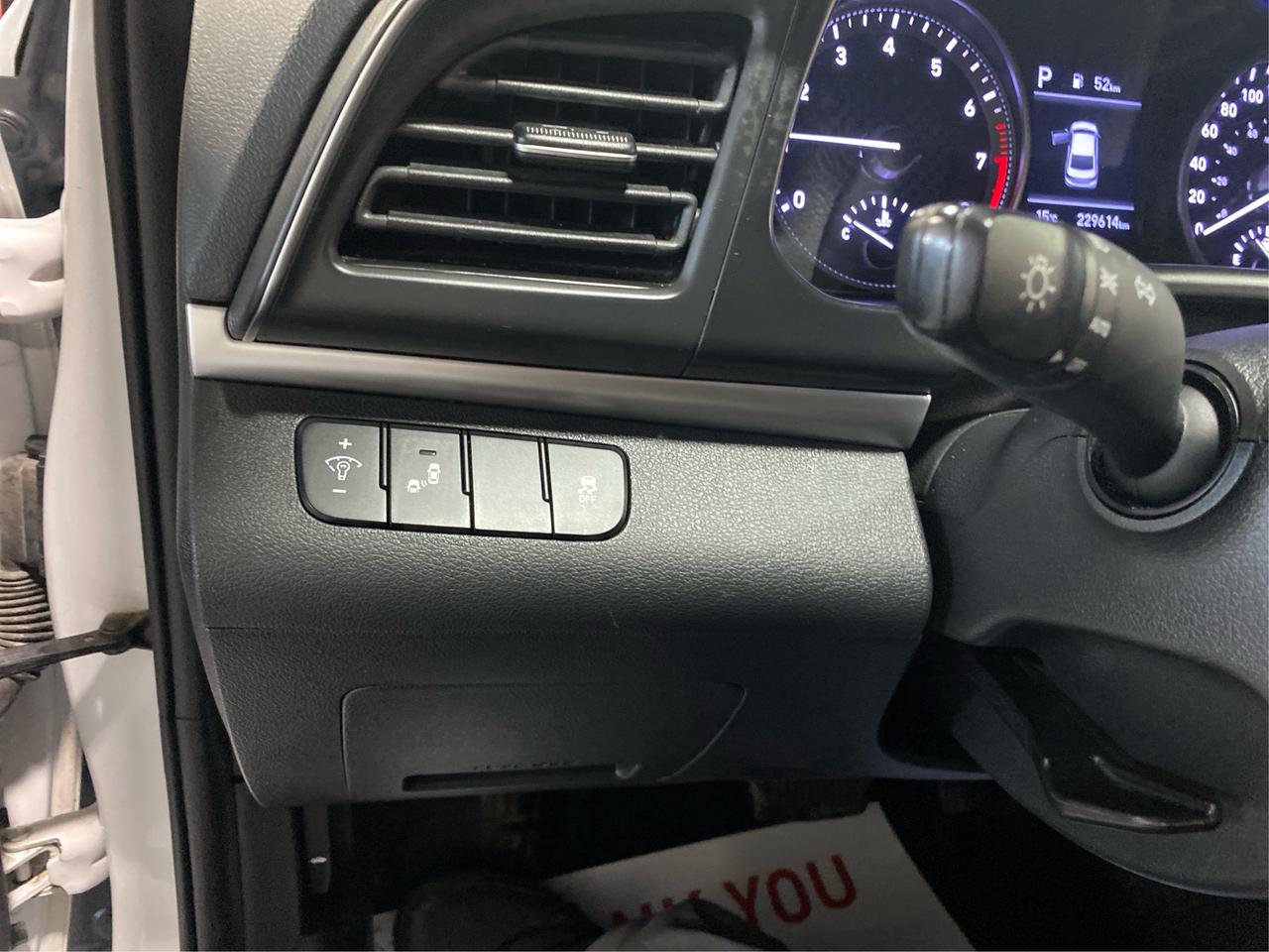 2020 Hyundai Elantra Preferred Photo