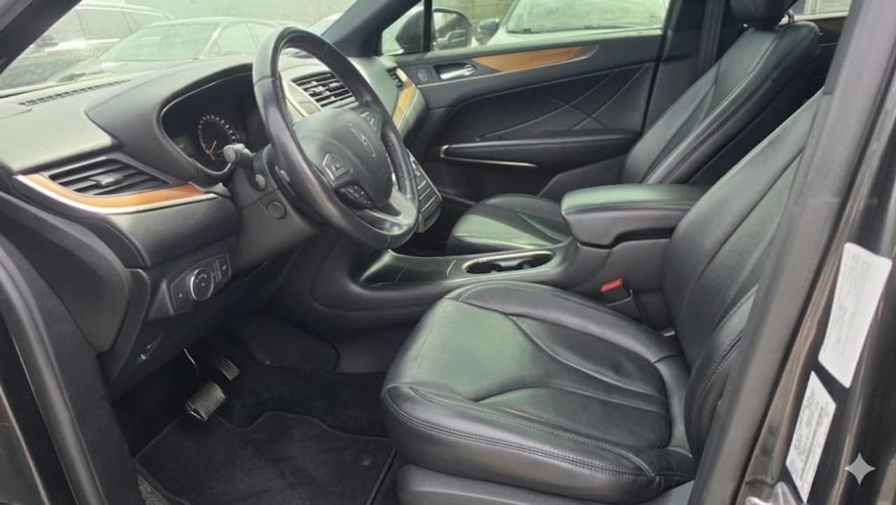 2019 Lincoln MKC RESERVE / NO ACCIDENTS / PANO ROOF / LEATHER / NAV Photo3
