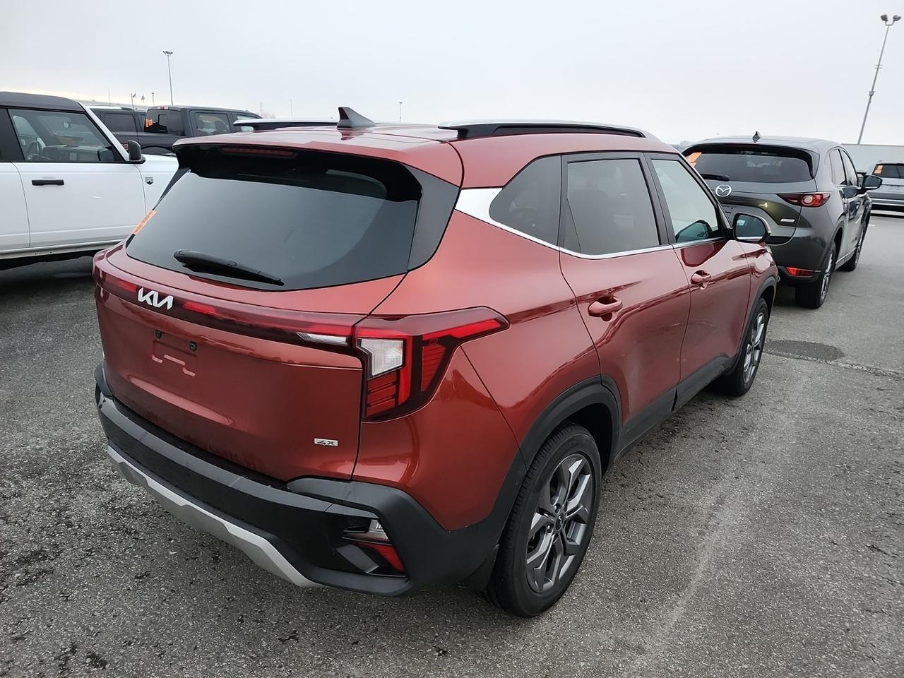 2024 Kia Seltos EX Photo4