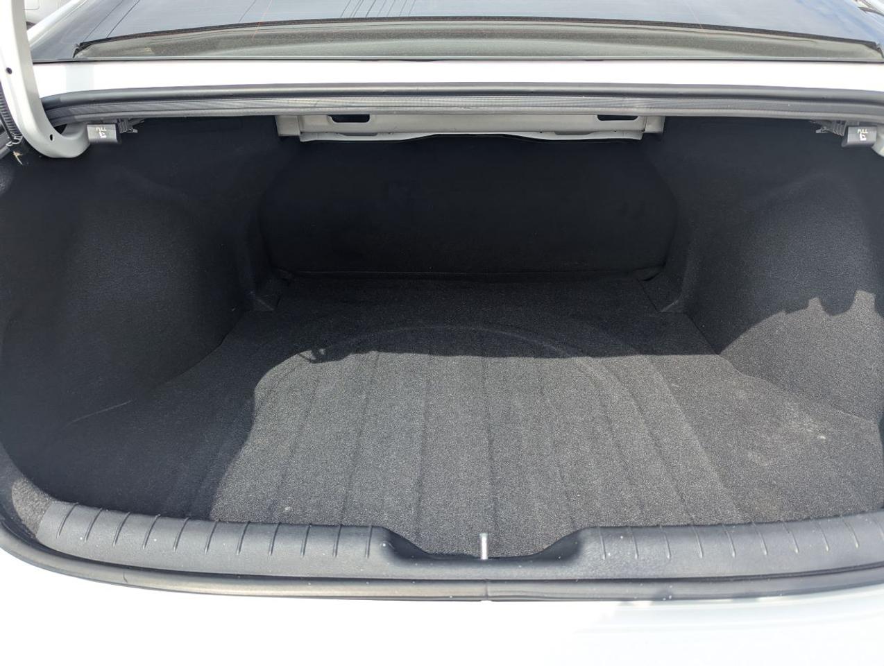 2023 Hyundai Elantra Preferred IVT w/Tech Pkg/NAVIGATION/SUNROOF!! Photo