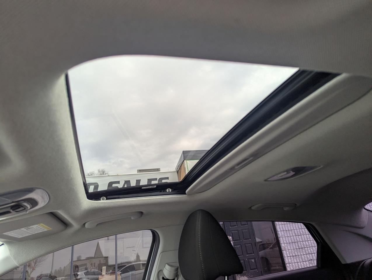 2023 Hyundai Elantra Preferred IVT w/Tech Pkg/NAVIGATION/SUNROOF!! Photo