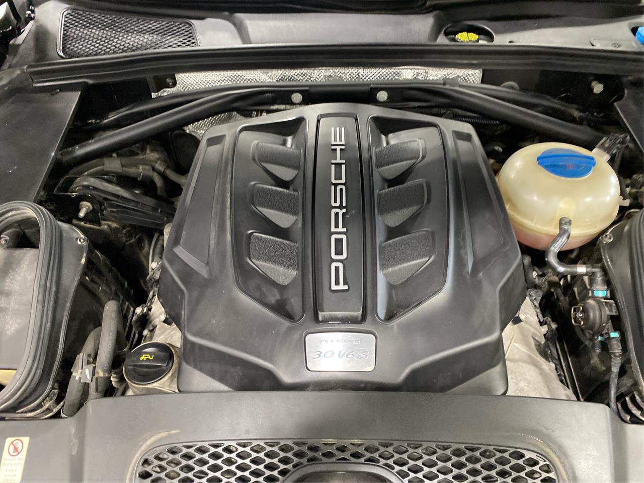 2015 Porsche Macan AWD 4dr S- CLEAN CARFAX Photo