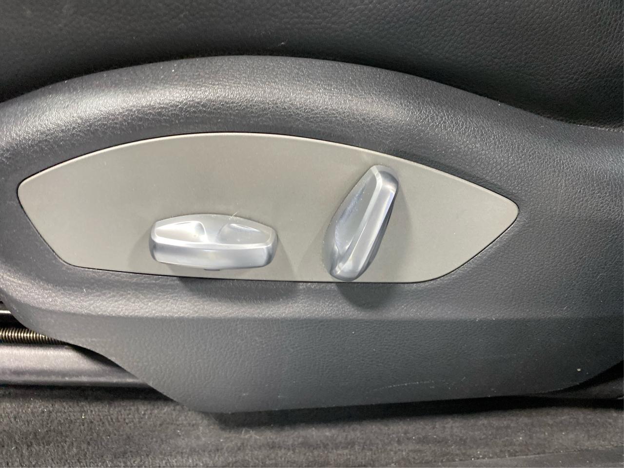 2015 Porsche Macan AWD 4dr S- CLEAN CARFAX Photo