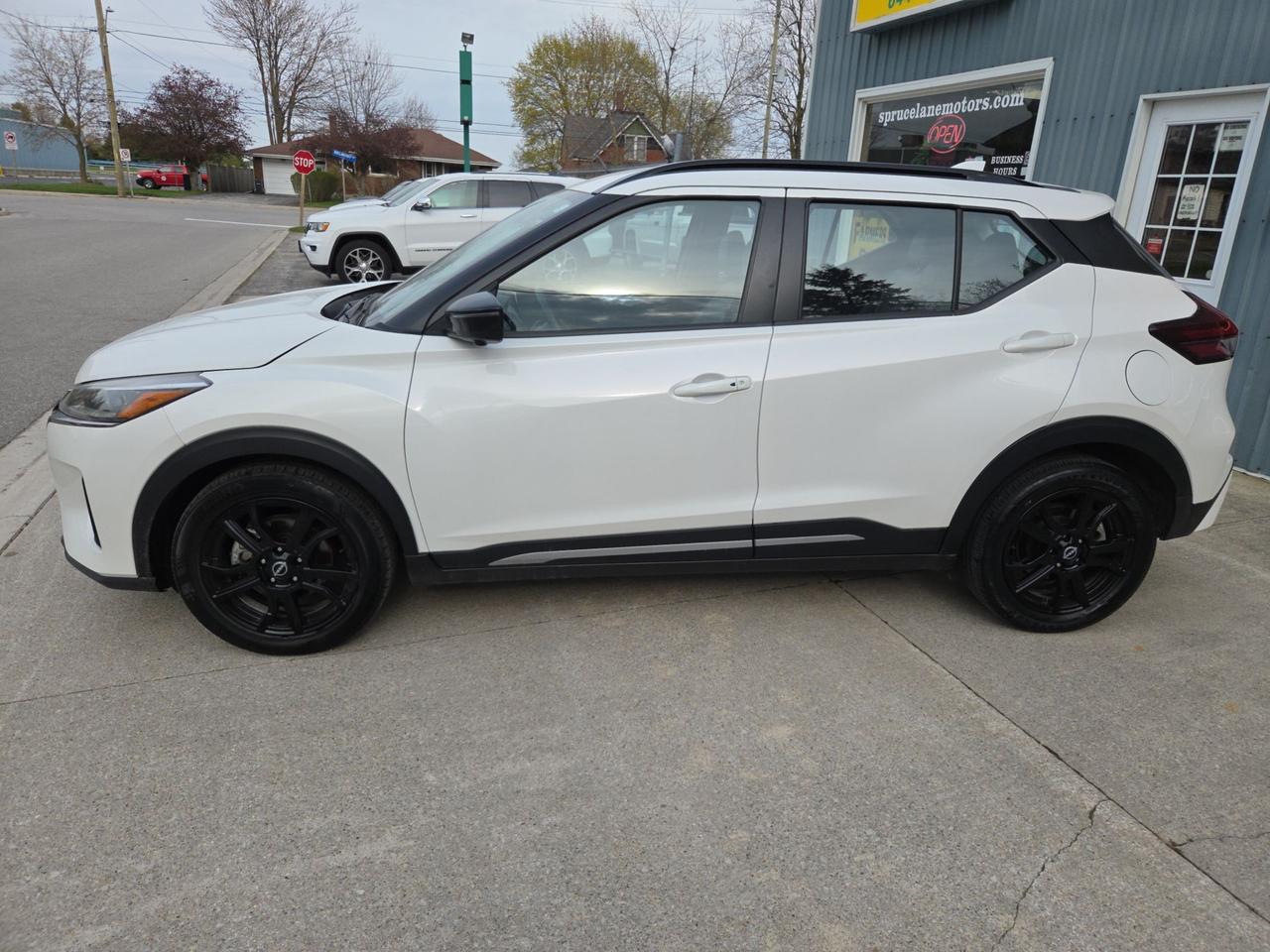 2024 Nissan Kicks SR  PREMIUM Photo