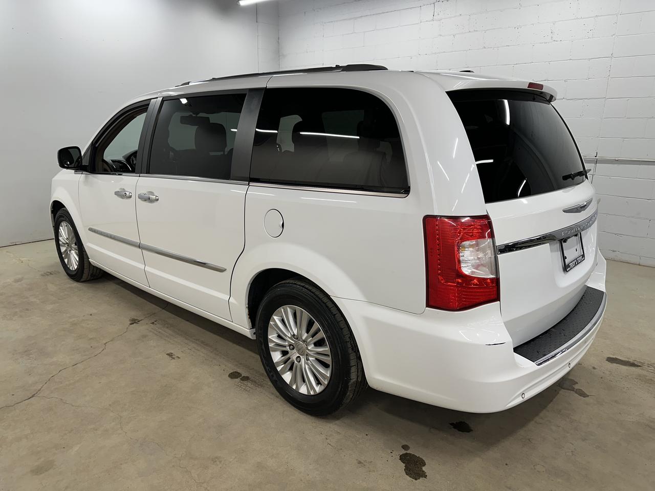 2015 Chrysler Town & Country 4dr Wgn Limited Photo